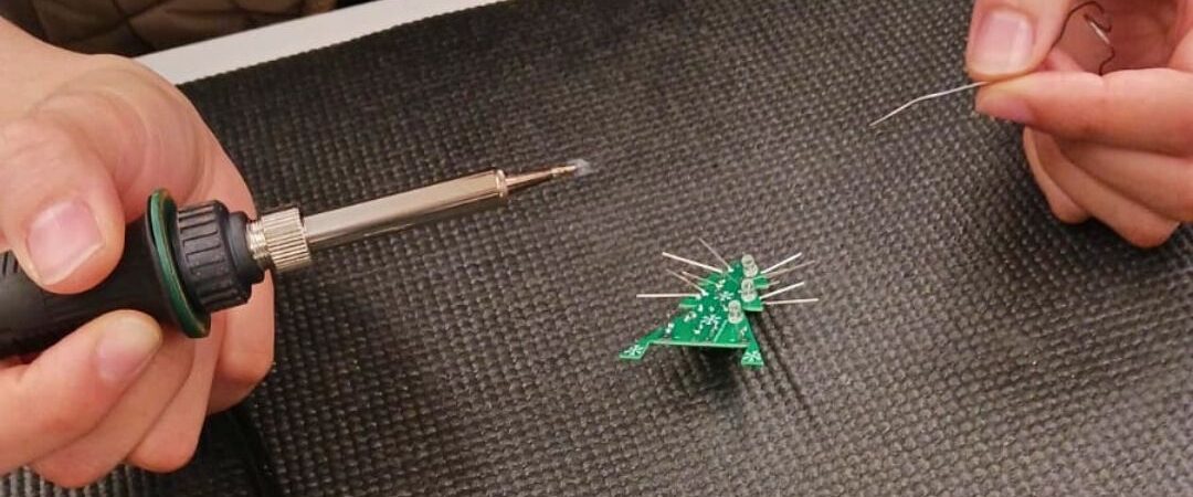 Oficinas de 6 de dezembro: Soldadura, Eletrónica e Plotter de Corte no Lab Aberto